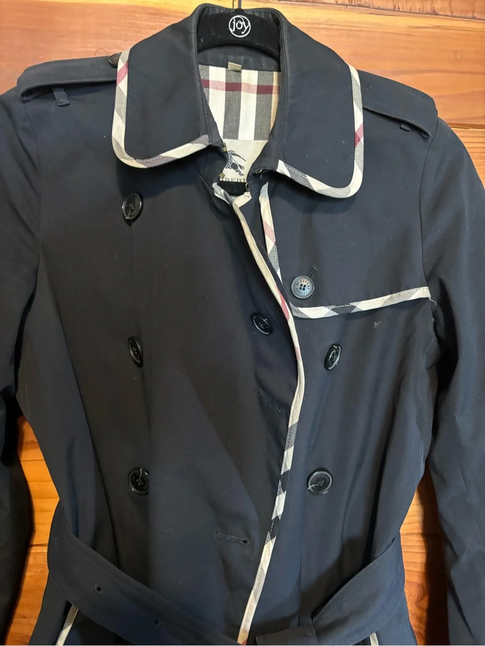 Classic Black Burberry Trench Coat with Contrast Trim - Picture 3 of 12